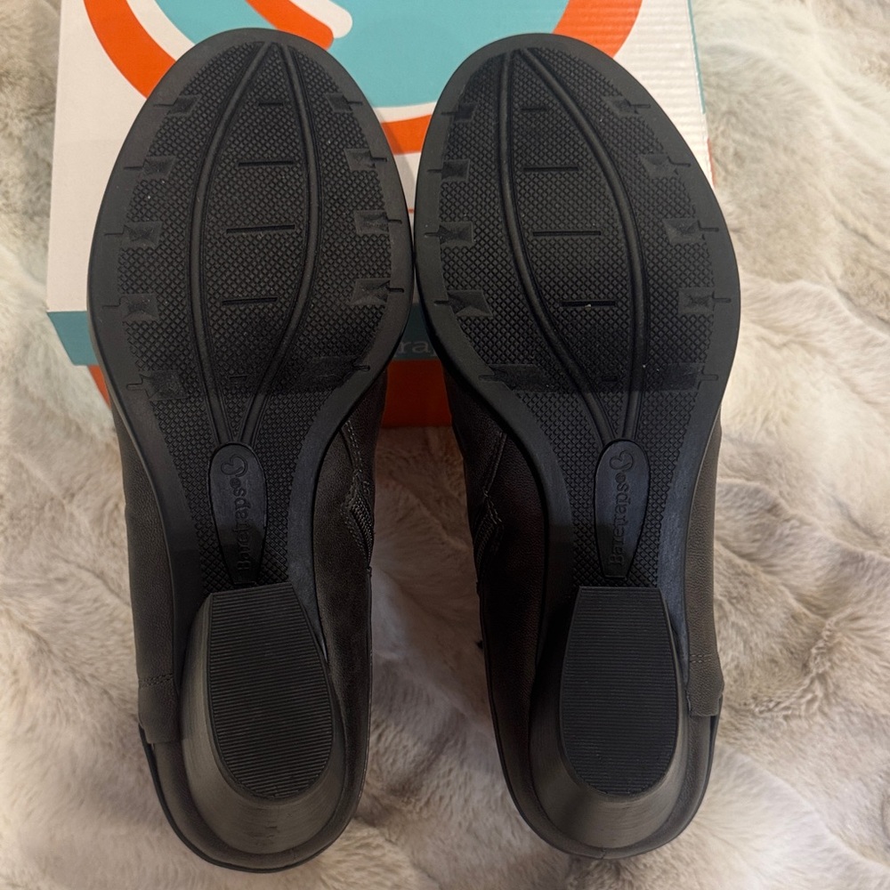 BareTraps Dark Brown Ankle Booties NWOT - Picture 4 of 7